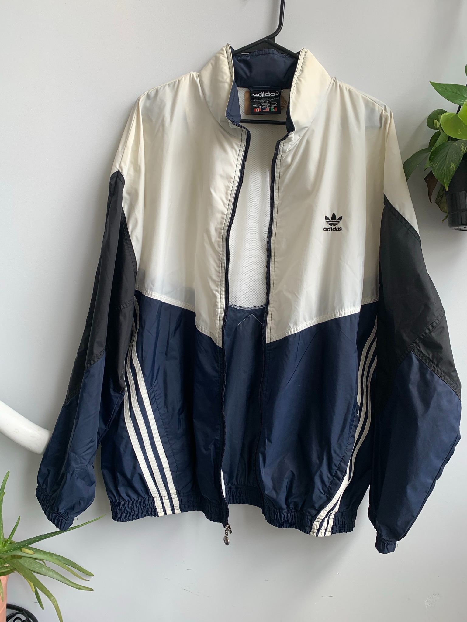 DA0D55EF-6A20-42E1-AE8C-9868378006C1