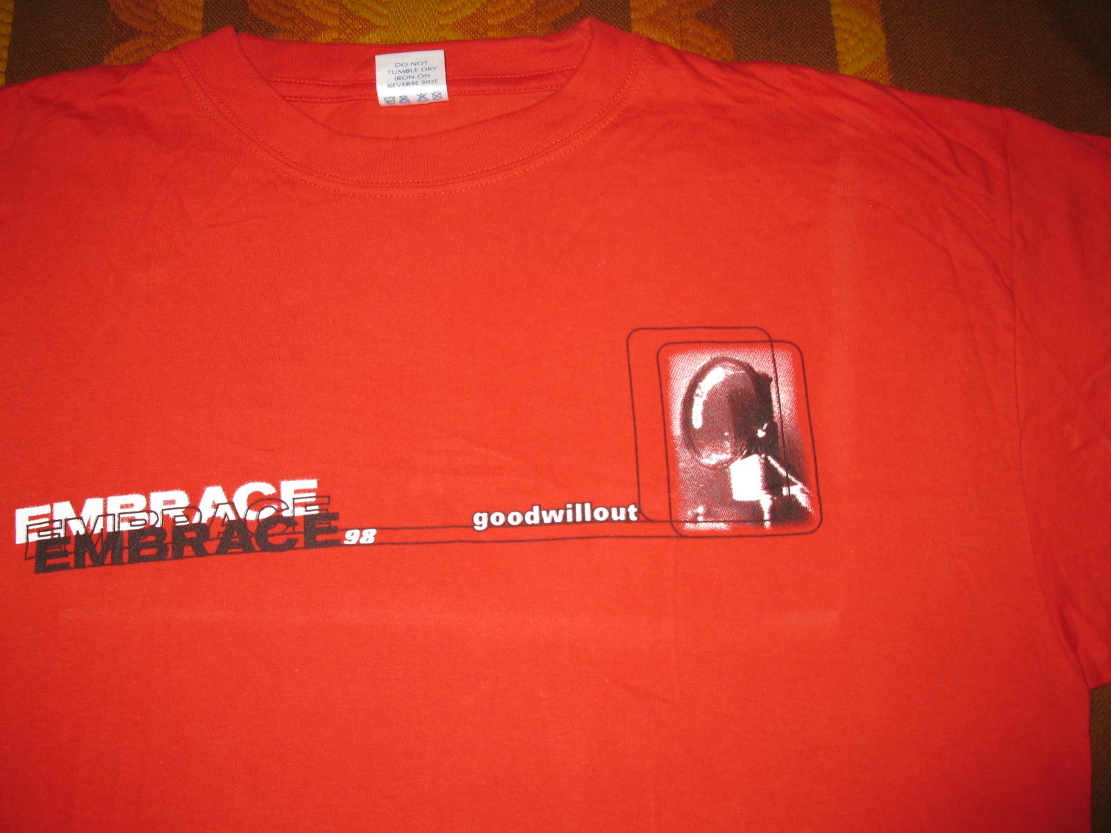 Embrace - 98 3